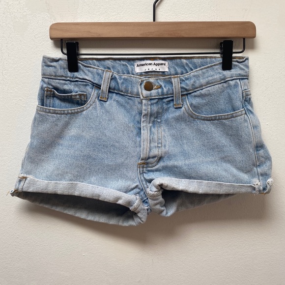 American Apparel Light Wash Button Fly Rolled Cuff Denim Shorts Women’s Size 26 - Picture 2 of 8